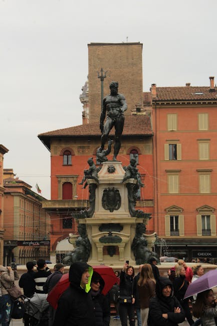 Nettuno fountain Piazza Maggiore twilight