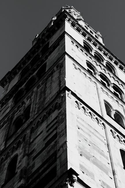 Torre Ghirlandina panoramic view city